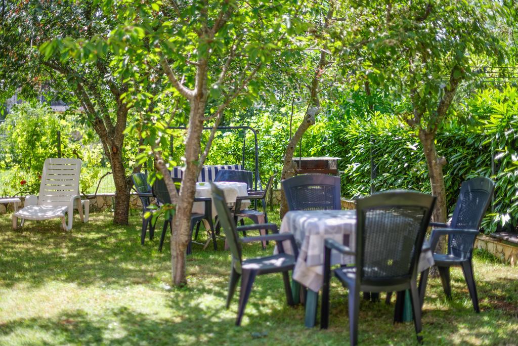 Charming House On The Beach And Deluxe Apartment Pula Exterior foto