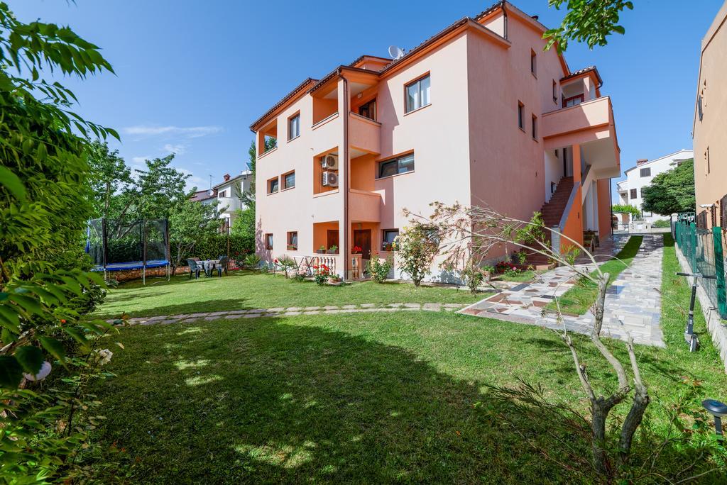 Charming House On The Beach And Deluxe Apartment Pula Exterior foto