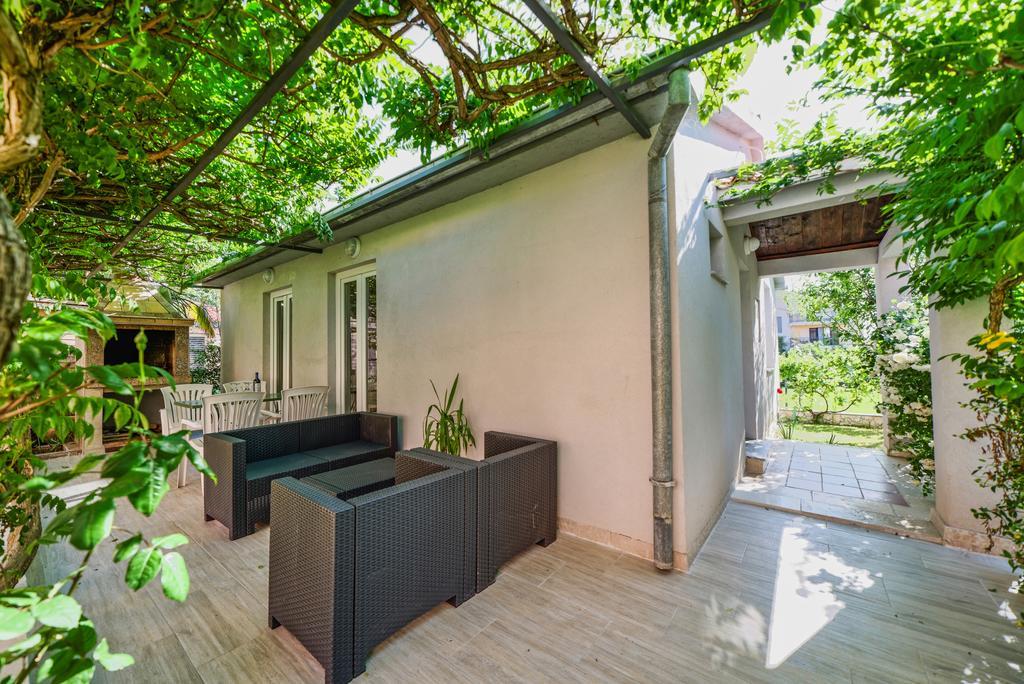 Charming House On The Beach And Deluxe Apartment Pula Exterior foto
