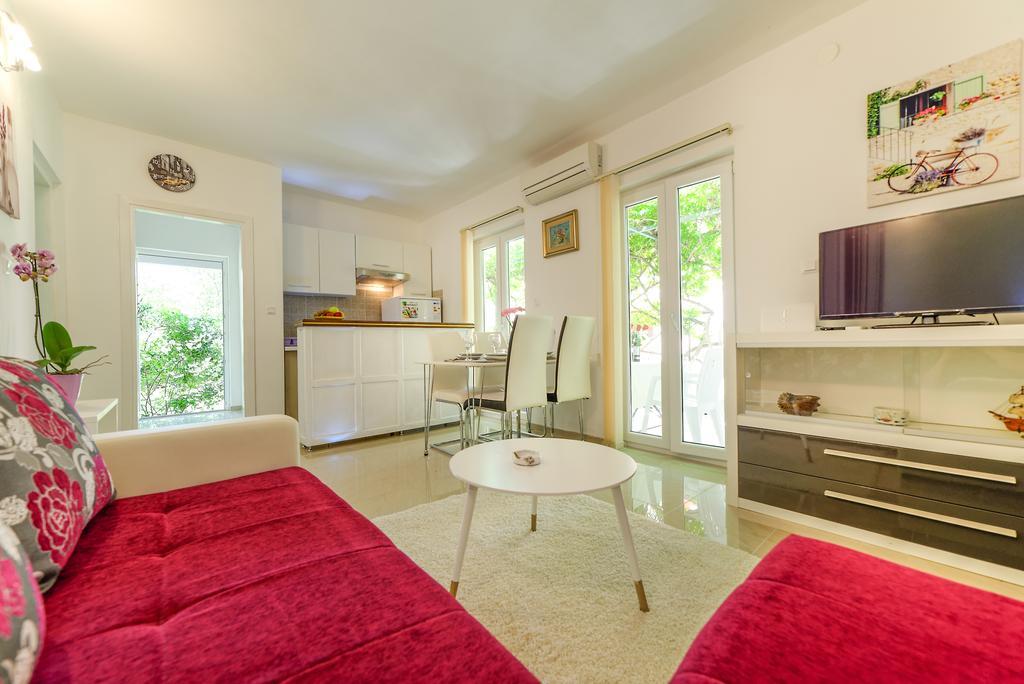 Charming House On The Beach And Deluxe Apartment Pula Exterior foto