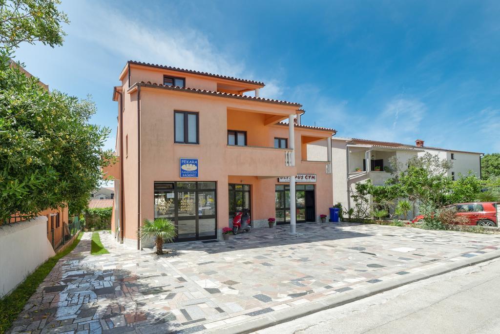 Charming House On The Beach And Deluxe Apartment Pula Exterior foto