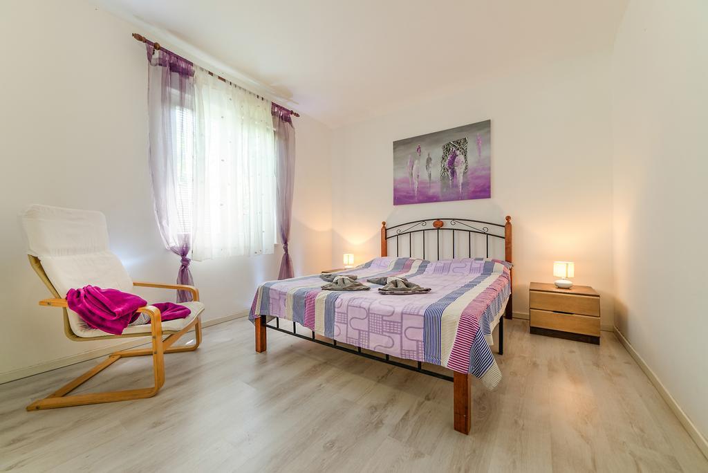 Charming House On The Beach And Deluxe Apartment Pula Exterior foto