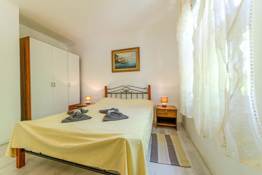 Charming House On The Beach And Deluxe Apartment Pula Exterior foto