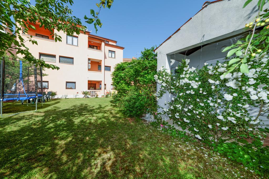 Charming House On The Beach And Deluxe Apartment Pula Exterior foto