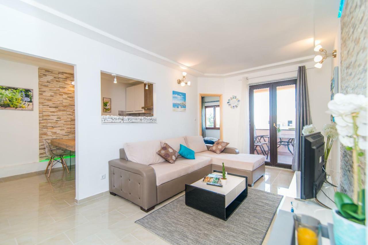 Charming House On The Beach And Deluxe Apartment Pula Exterior foto