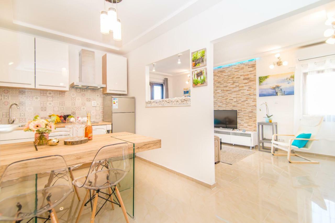 Charming House On The Beach And Deluxe Apartment Pula Exterior foto