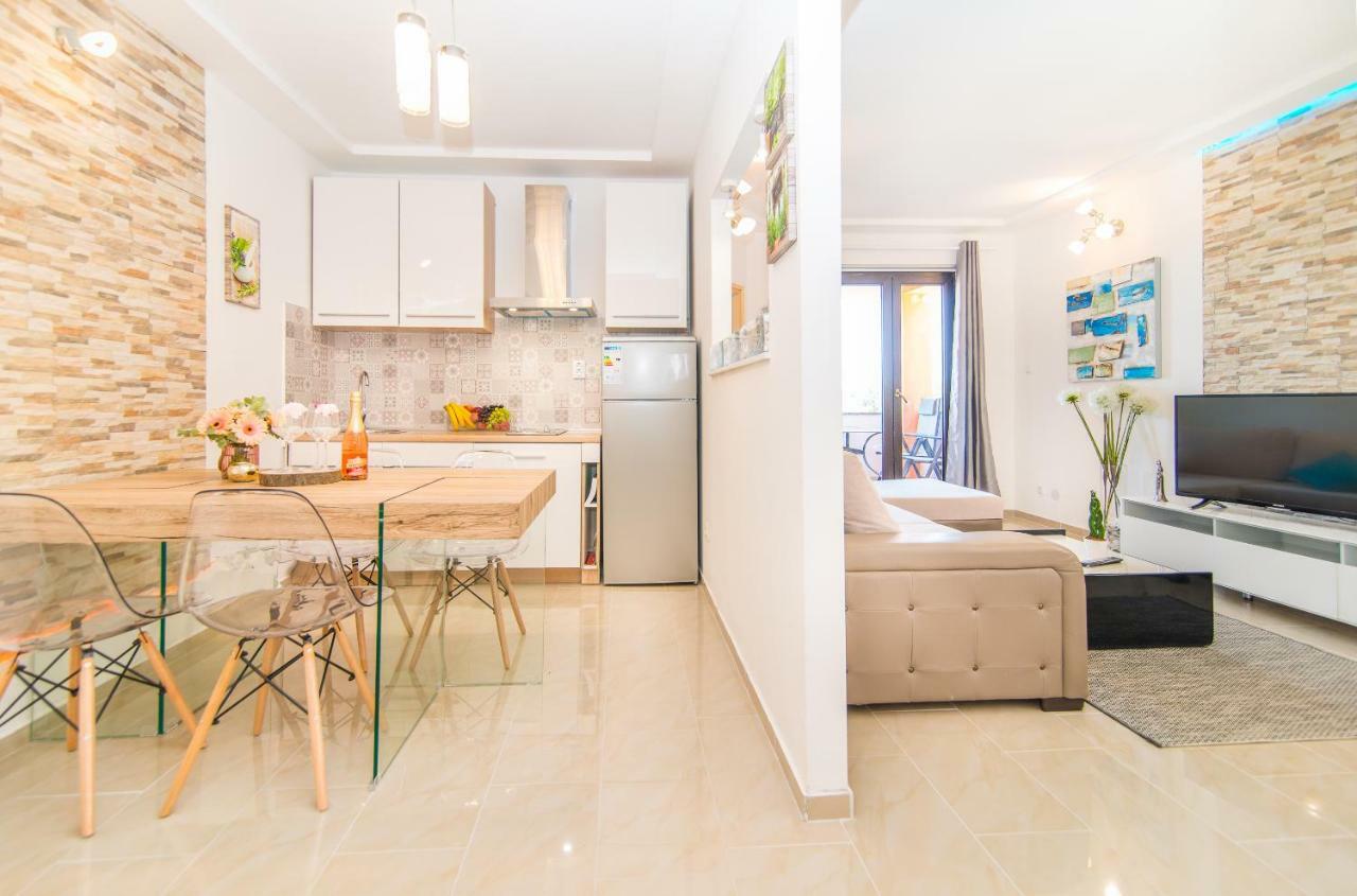 Charming House On The Beach And Deluxe Apartment Pula Exterior foto