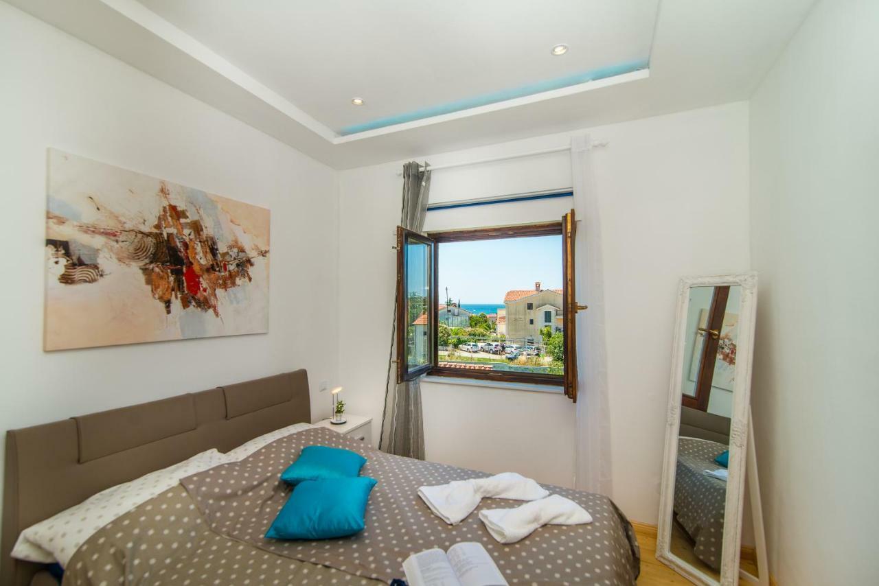 Charming House On The Beach And Deluxe Apartment Pula Exterior foto