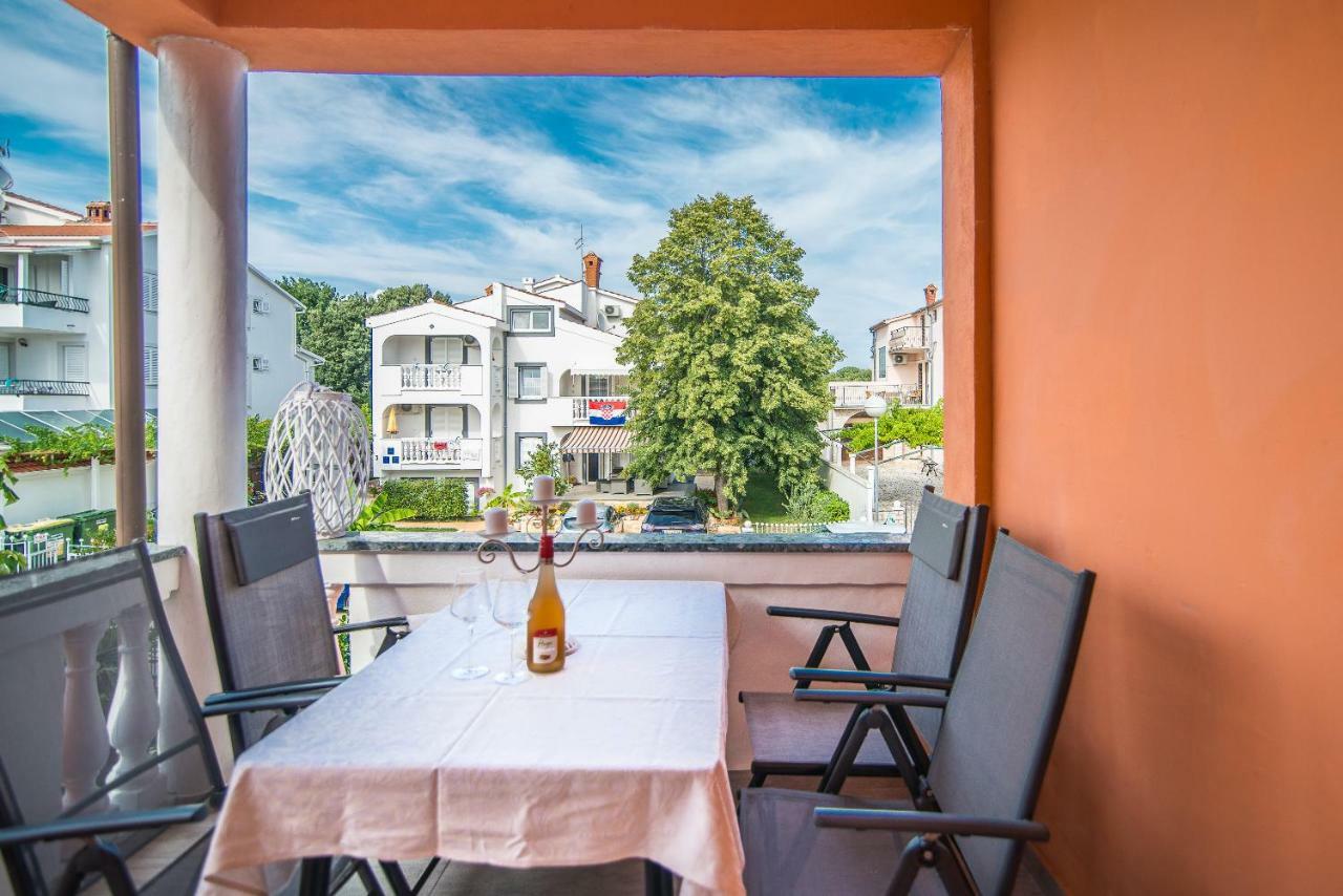 Charming House On The Beach And Deluxe Apartment Pula Exterior foto