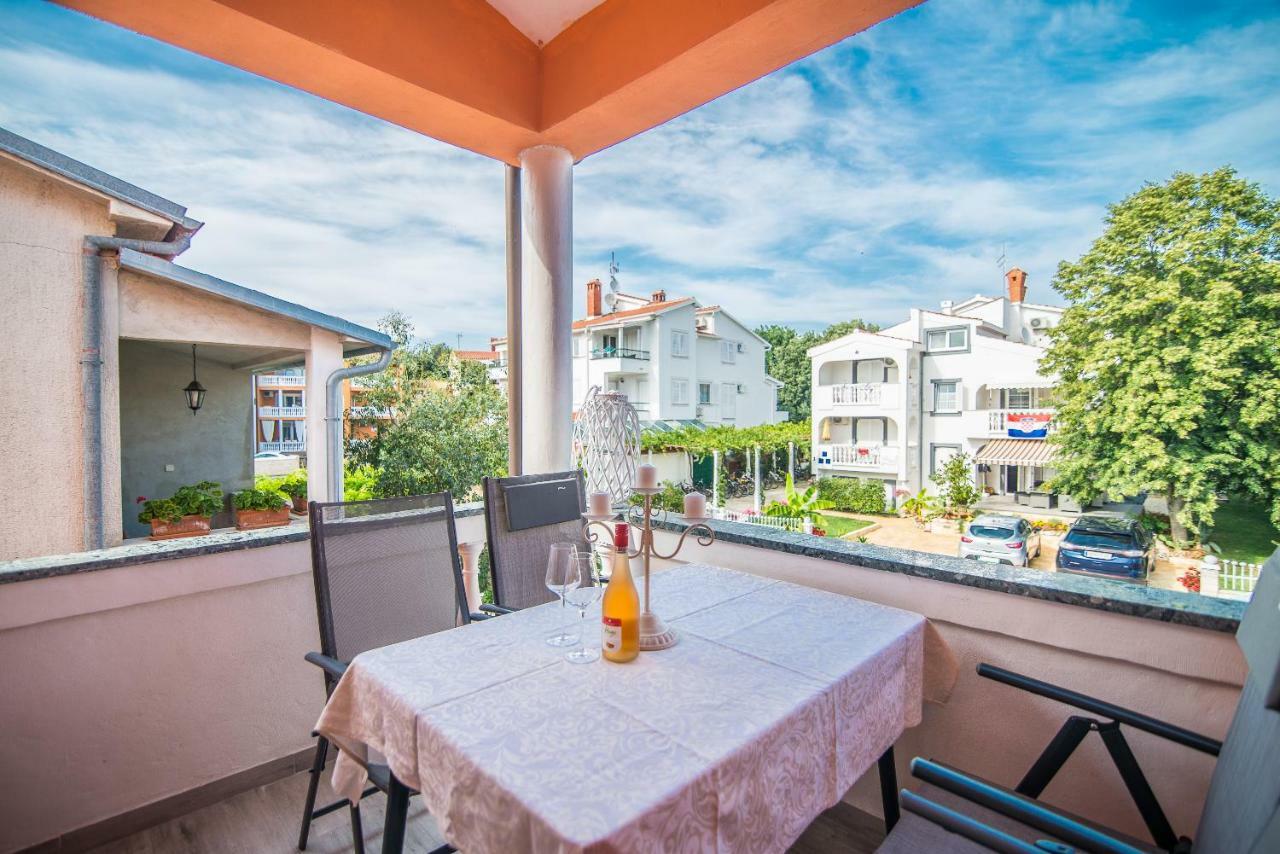 Charming House On The Beach And Deluxe Apartment Pula Exterior foto