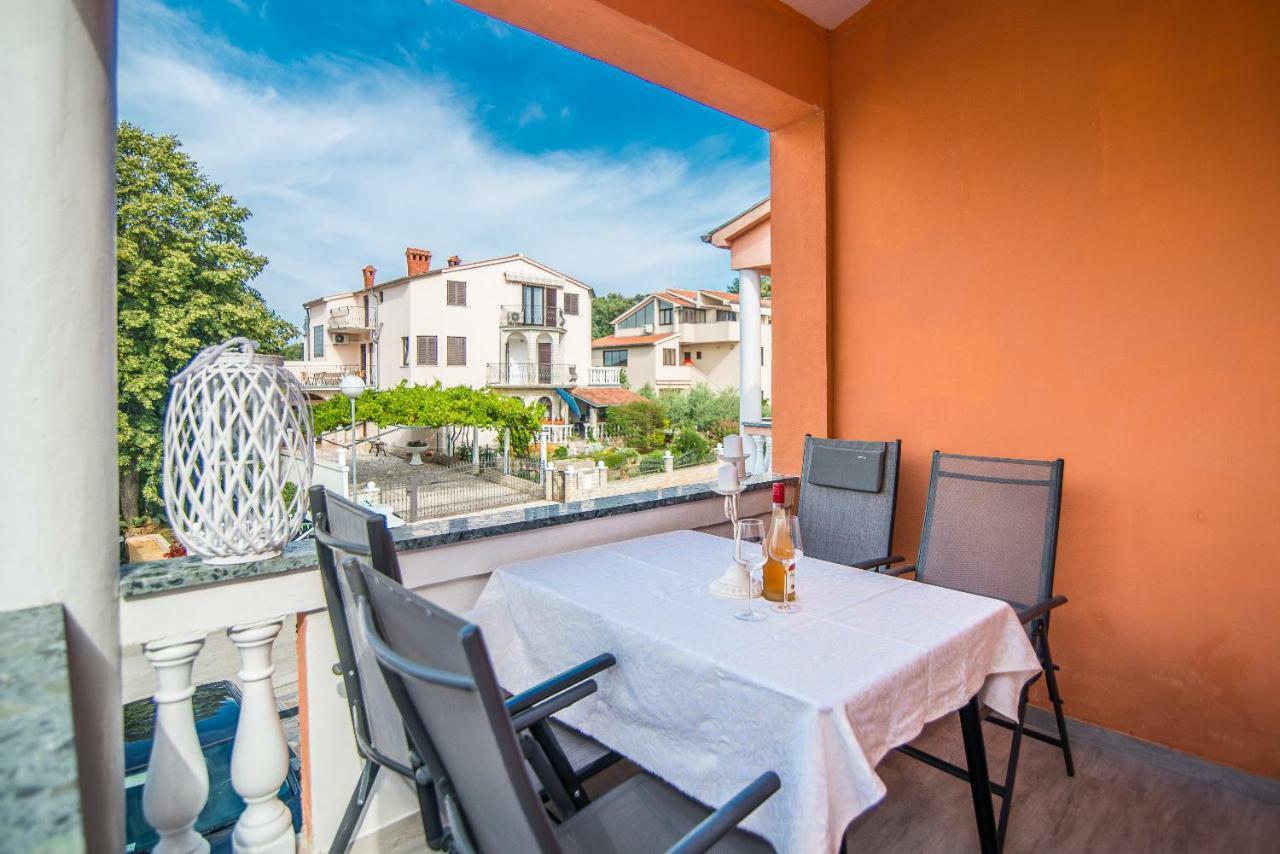 Charming House On The Beach And Deluxe Apartment Pula Exterior foto