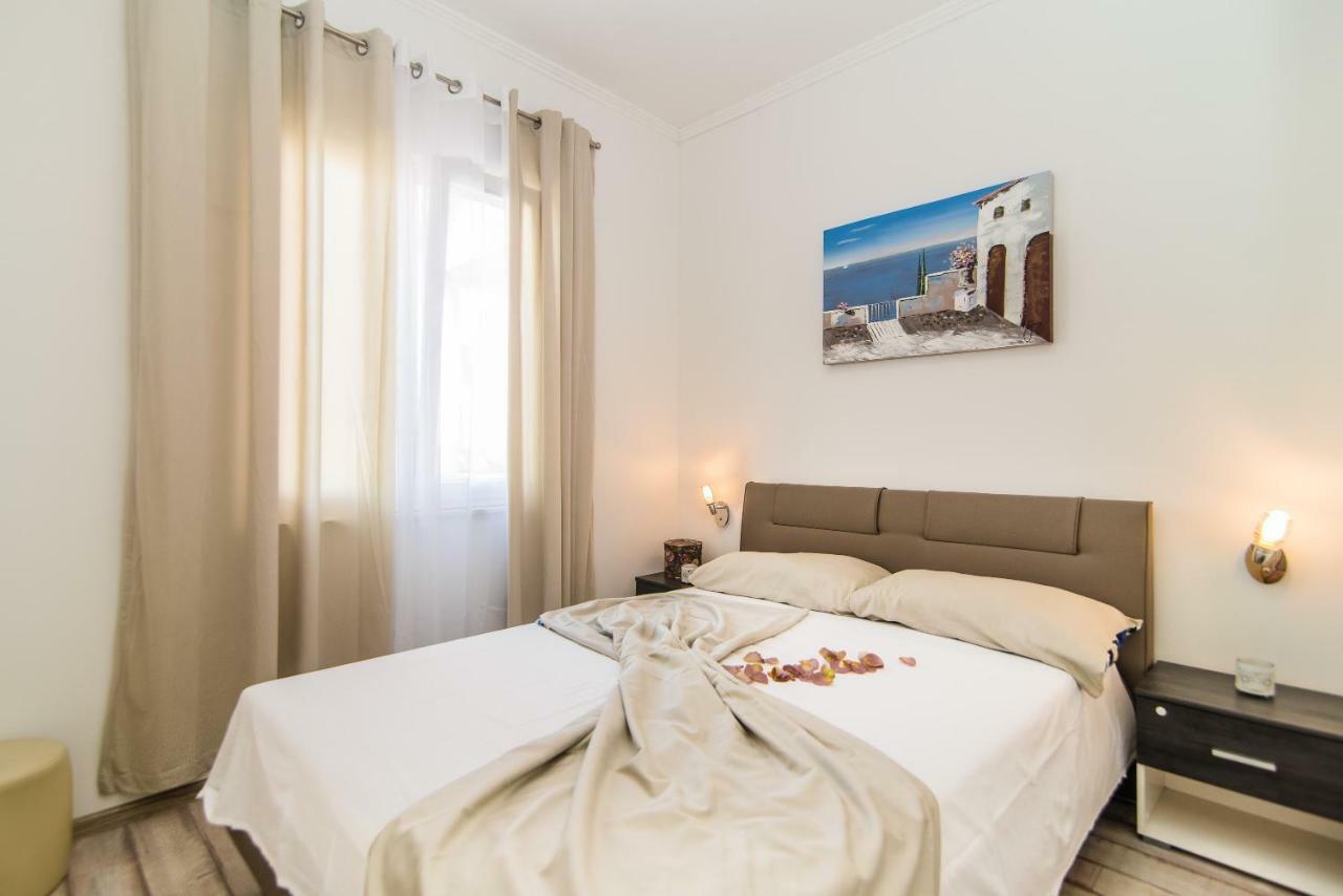 Charming House On The Beach And Deluxe Apartment Pula Exterior foto