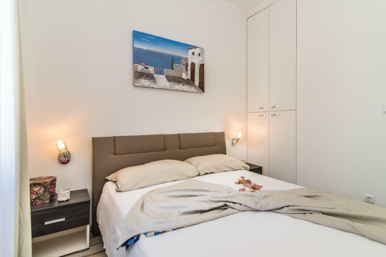 Charming House On The Beach And Deluxe Apartment Pula Exterior foto