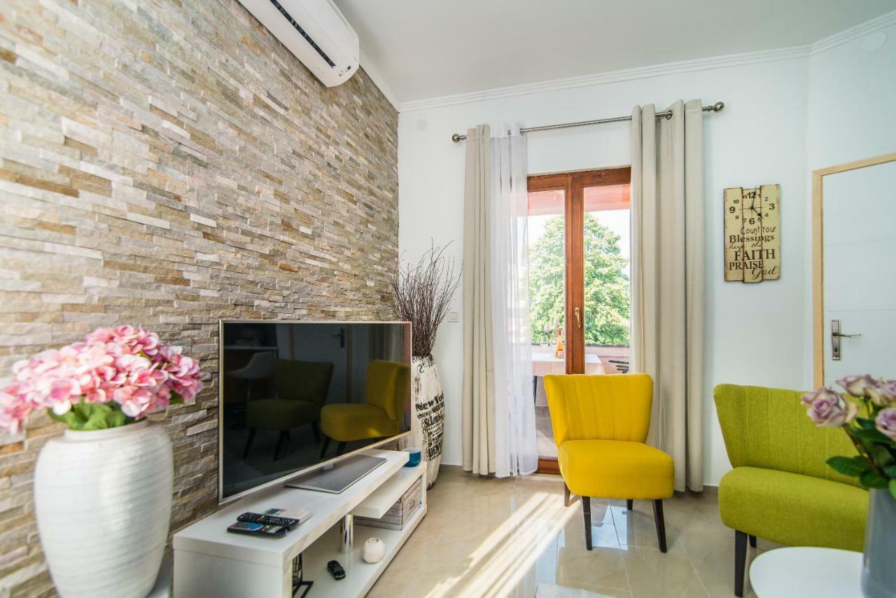 Charming House On The Beach And Deluxe Apartment Pula Exterior foto