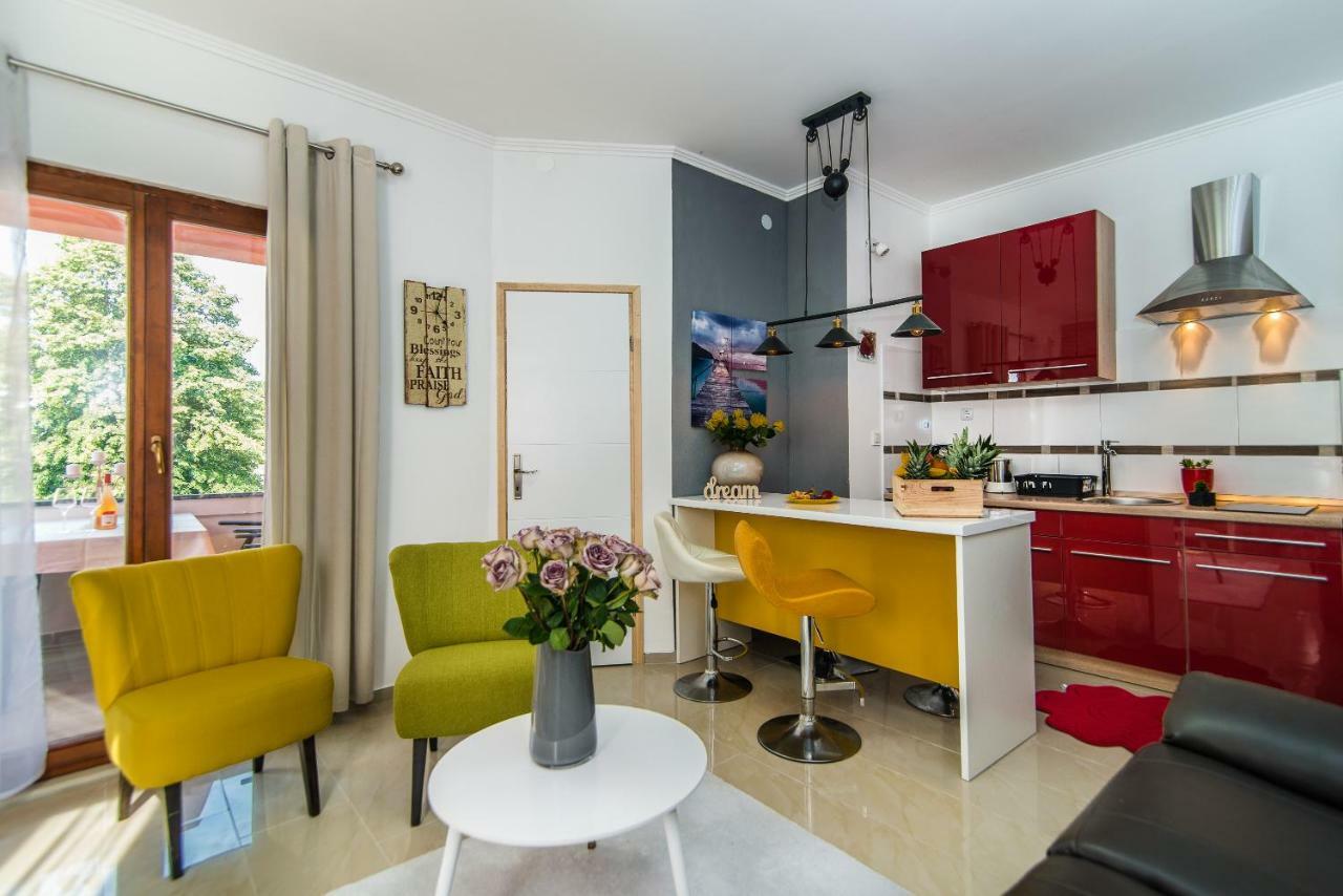 Charming House On The Beach And Deluxe Apartment Pula Exterior foto