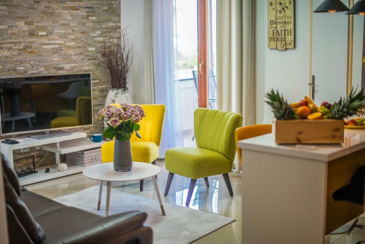 Charming House On The Beach And Deluxe Apartment Pula Exterior foto