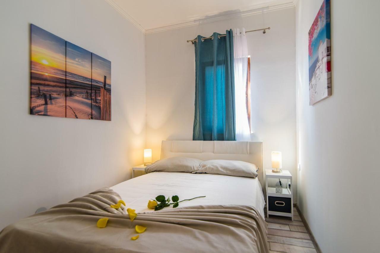 Charming House On The Beach And Deluxe Apartment Pula Exterior foto
