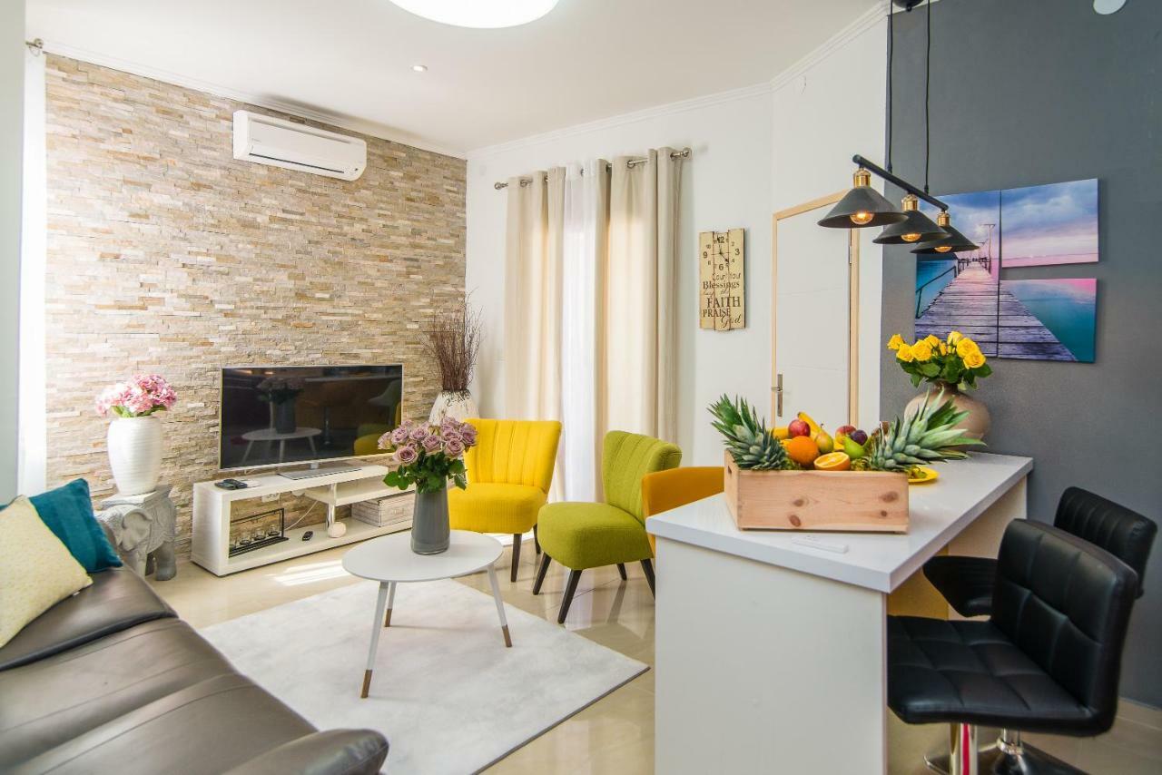 Charming House On The Beach And Deluxe Apartment Pula Exterior foto